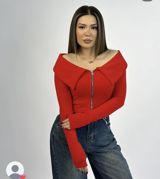 Qadınlar üçün qırmızı trikotaj sviter-bluz - Model: Fermuarlı — Личные вещи