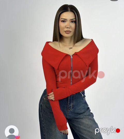 Qadınlar üçün qırmızı trikotaj sviter-bluz - Model: Fermuarlı