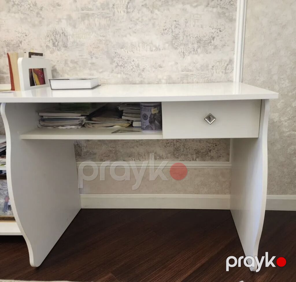 Ağ rəngli kompüter/yazı/ makiyaj masası.Çox az istifadə olunub, əla — Mebel, Bakı (2)