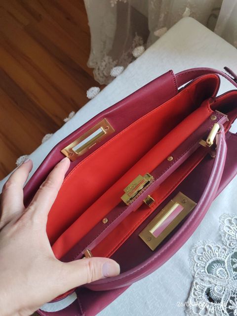 Fendi Peekaboo üslubunda bordo rəngli dəri çanta. Zərif və klassik — Sumqayıt
