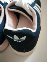 Adidas Originals Campus idman ayaqqabısı - Model: Campus (yan hissədə — Şəxsi əşyalar