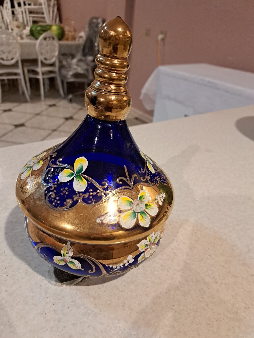 Bohema sirniyyat qabinin qapaĝi, qabin ozunun ayaglarinda defekti var — Mallar, Masazır (2)