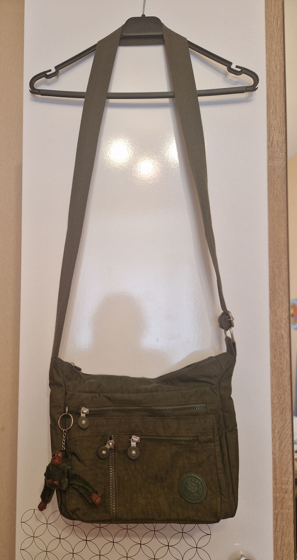 Xaki rəngli çiyin çantası. Geniş və gündəlik istifadə üçün rahat — Çantalar, Bakı (3)