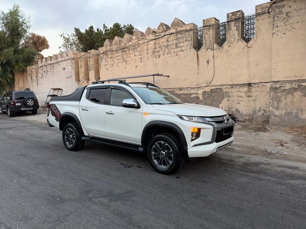 Mitsubishi L200, 2.4 L, 2023 il, 103 000 km — Avtomobillər, Bakı (5)