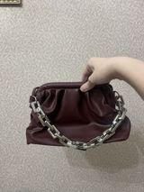 Tünd bordo rəngli zərif qadın çantası. yumşaq formalı — aslanli-248