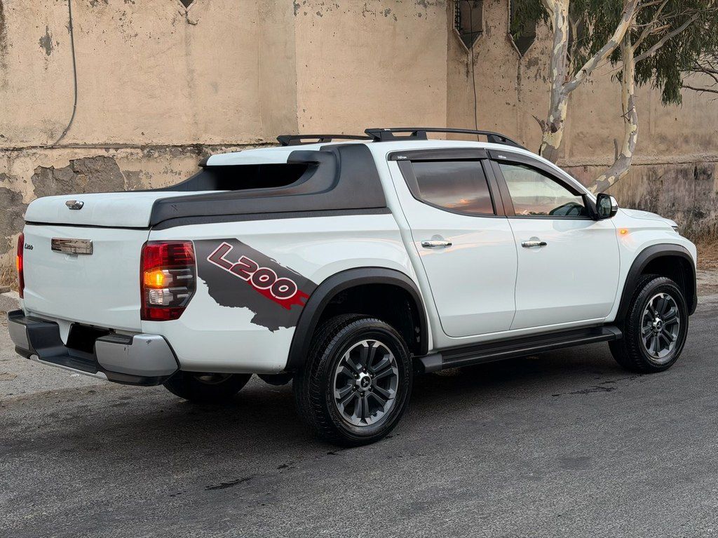 Mitsubishi L200, 2.4 L, 2023 il, 103 000 km — Avtomobillər, Bakı (4)