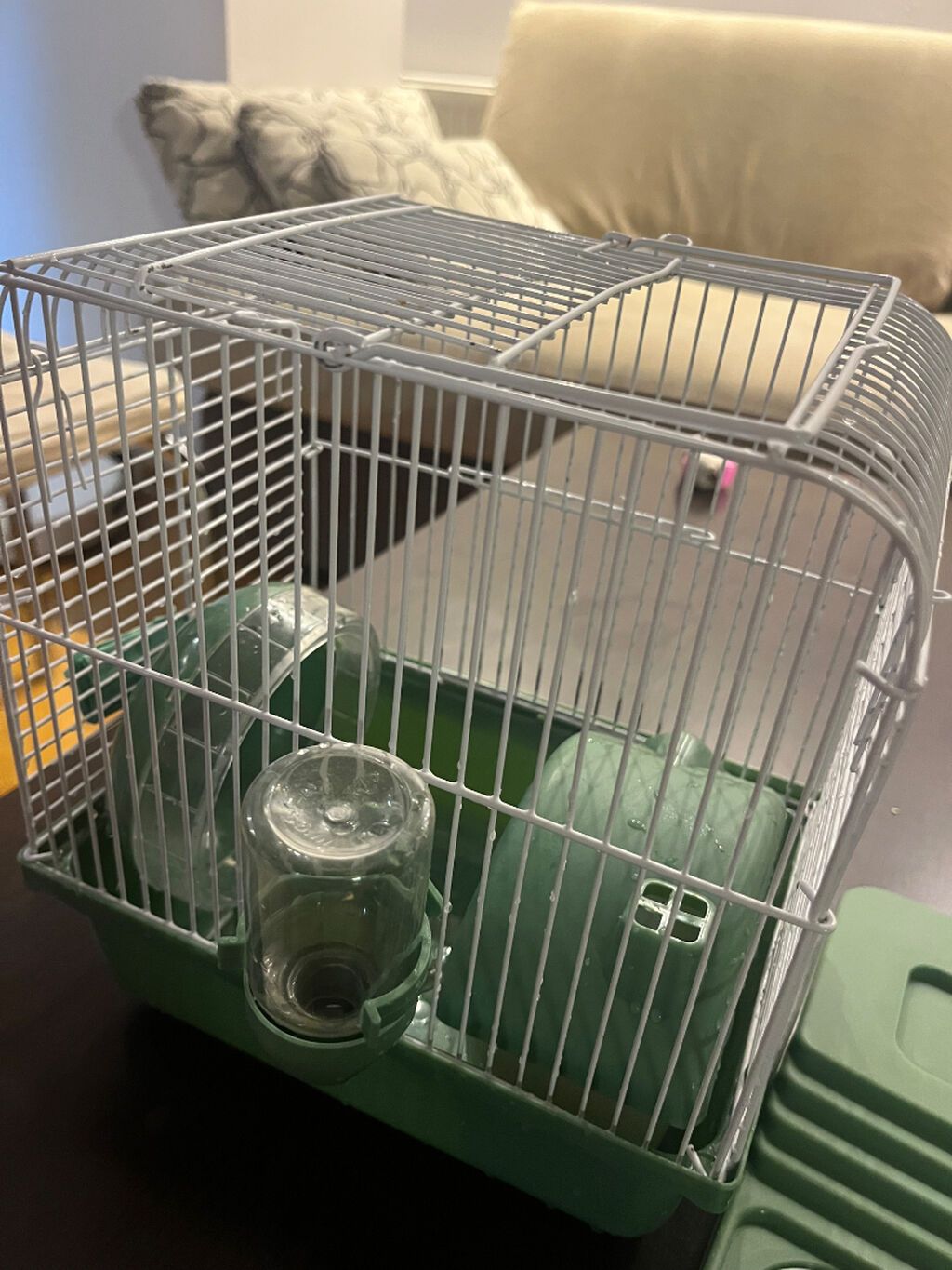 Hamster ucun qefes satilir, elave oyuncaqlar da var. Icini deyismek — Qəfəslər, Bakı