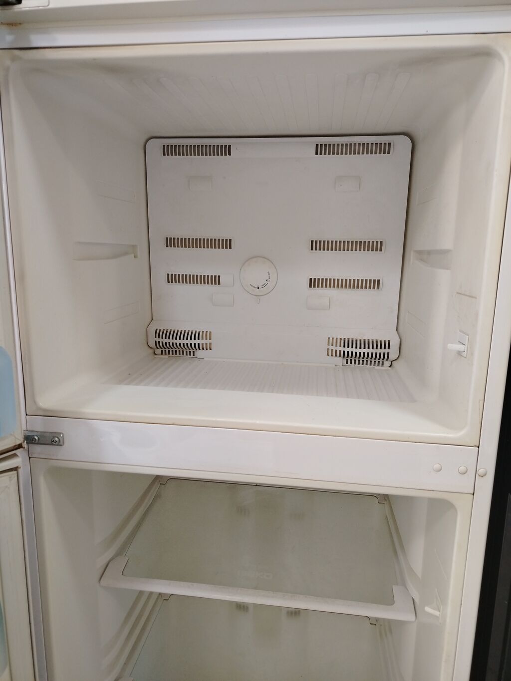 Beko markalı, ikiqapılı soyuducu. Klassik ağ rəngdədir və üst — Soyuducular, Bakı (3)