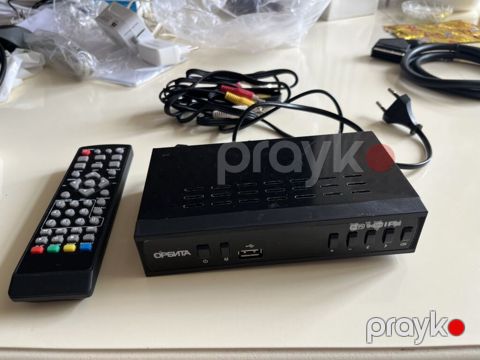 Orbita markalı rəqəmsal TV qəbuledicisi / tuner. Cihaza pult və RCA