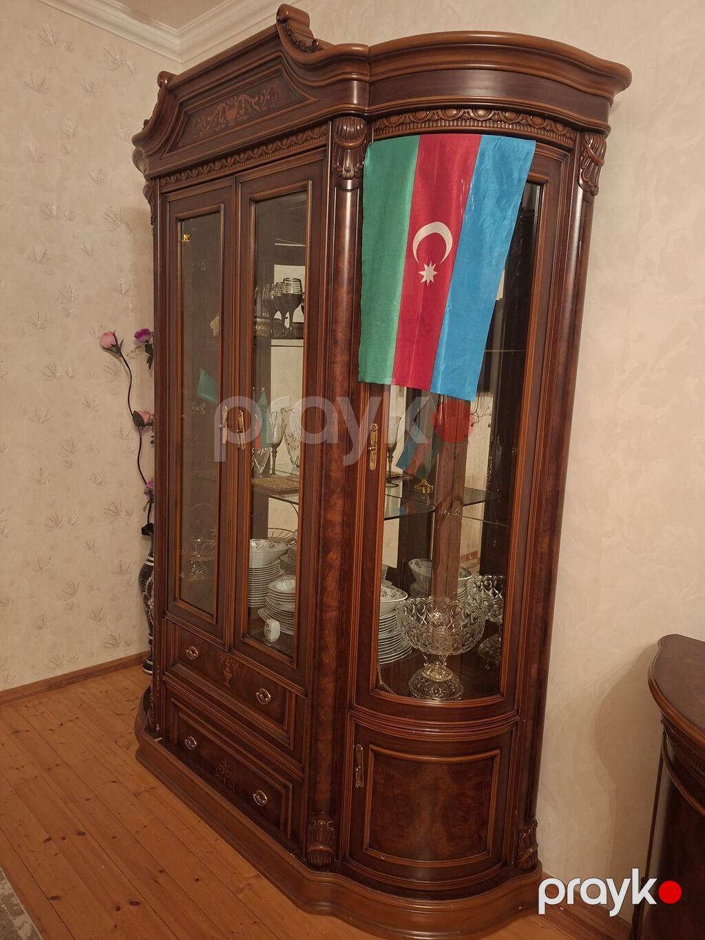 Klassik üslubda zövqlü qonaq otağı mebel dəsti Tərkibi: - Geniş — Mebel, Bakı (3)