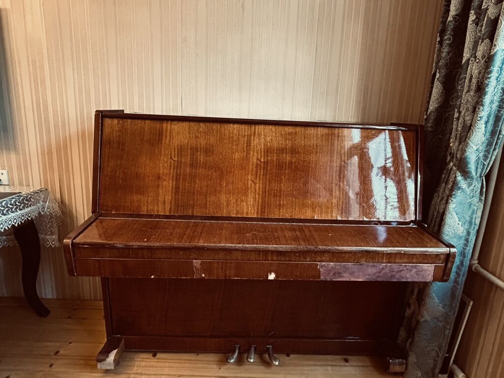 **Oktava pianino** Klassik dik korpuslu **Oktava** pianino — Mallar, Masazır (3)