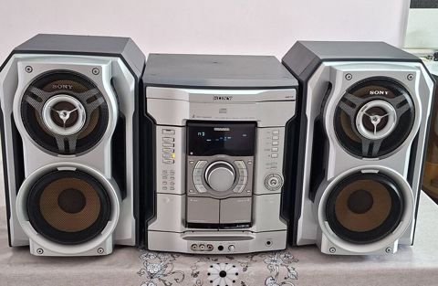 Musiqi mərkəzi "Sony".Bluetooth,AUX,Disk,radio,kasset.140w+140w — Bakı