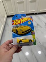 Hot wheels ferrari f40 modeli — Sports, Hobby & Leisure