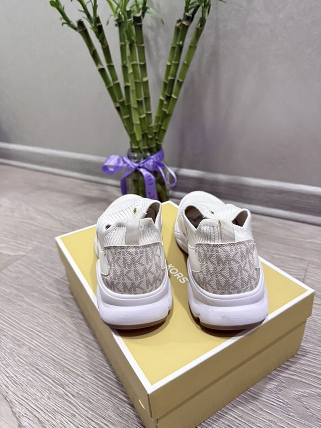 Michael Kors qadın slip-on idman ayaqqabısı. Ağ rəngli, nəfəsalan tor — Şəxsi əşyalar, Bakı (2)
