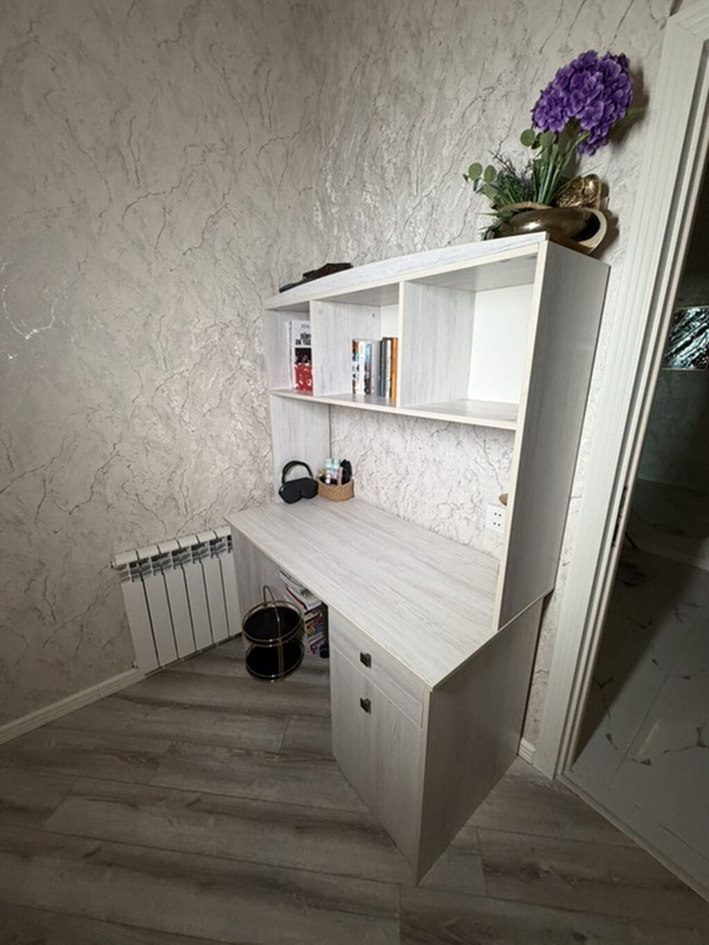 Açıq rəngli kompüter/yazı masası üst rəf hissəsi ilə birlikdə təqdim — Mebel, Bakı (4)