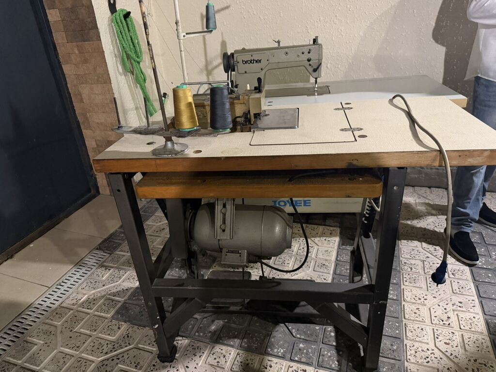 Sənaye tikiş maşını komplekti satılır. Komplektə şəkildə görünən — Elektronika, Mehdiabad