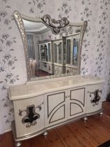 Qonaq otağı üçün klassik üslubda mebel dəsti. Dəstə böyük güzgülü — Furniture