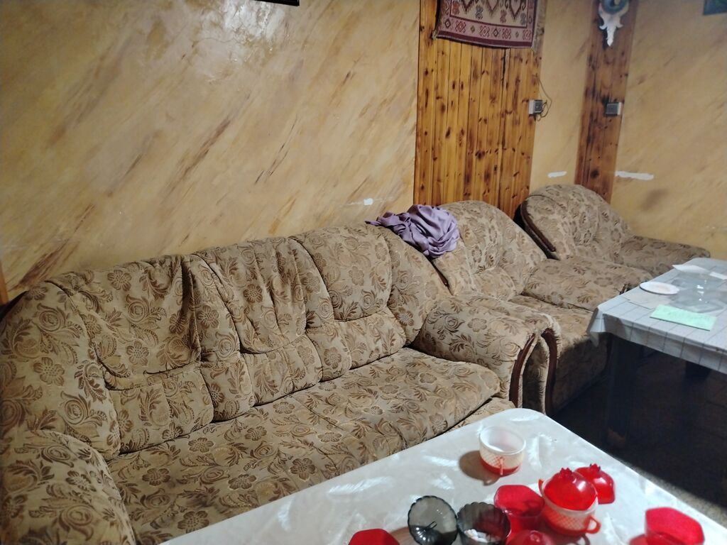 Qonaq otağı üçün yumşaq mebel dəsti satılır. Dəst 1 ədəd üçyerlik — Mebel, Bakı (2)