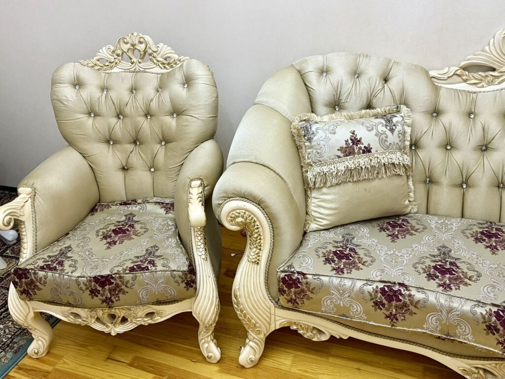 Klassik üslubda 3 nəfərlik divan və 2 ədəd kreslo dəsti. 7 il once — Mebel, Bakı