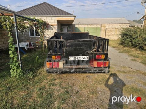 GAZ-24 “Volqa” əsasında yığılmış yük pikapı - Kuzov: Qara rəng, arxa