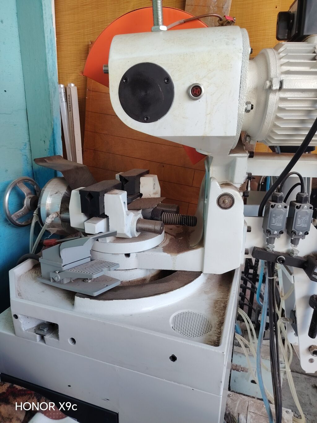 Diskli metal kəsmə dəzgahı satılır. Sənaye tipli bu kəsim dəzgahı — Mallar, Gəncə (4)