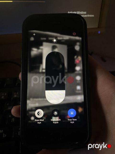 IPhone 7, Qara
