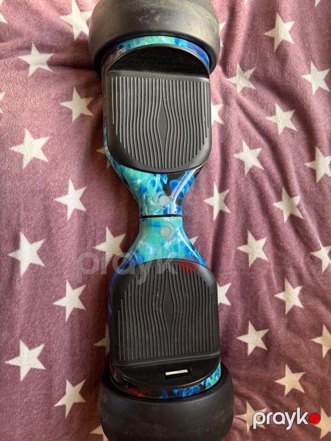 İki təkərli smart balans skuter (hoverboard). Mavi-alov naxışlı