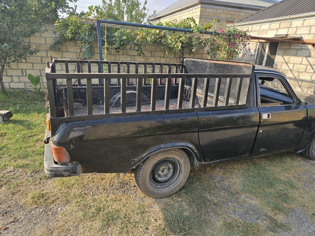 GAZ-24 “Volqa” əsasında yığılmış yük pikapı - Kuzov: Qara rəng, arxa — Yük maşınları, Bərdə (6)