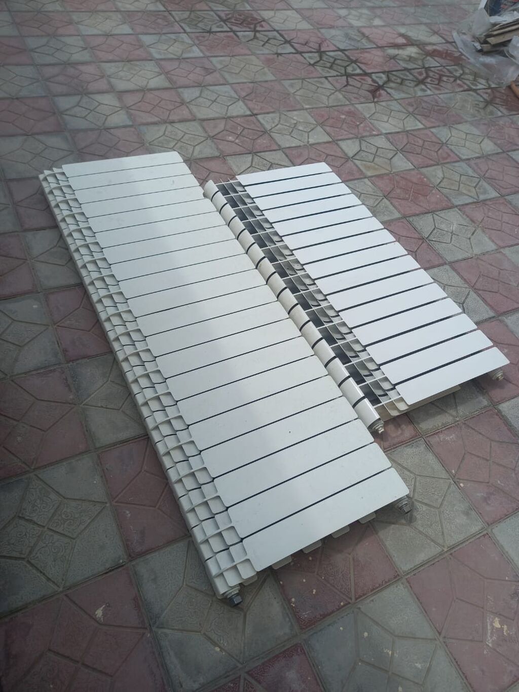 Radiatorlar satilir .15 seksiya birdir 20 də bir .Alman — Radiatorlar, Saray