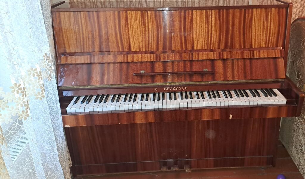 Akkustik şaquli piano – “Belarus” (upright) - Korpus: parlaq taxta — Mallar, Mingəçevir (2)