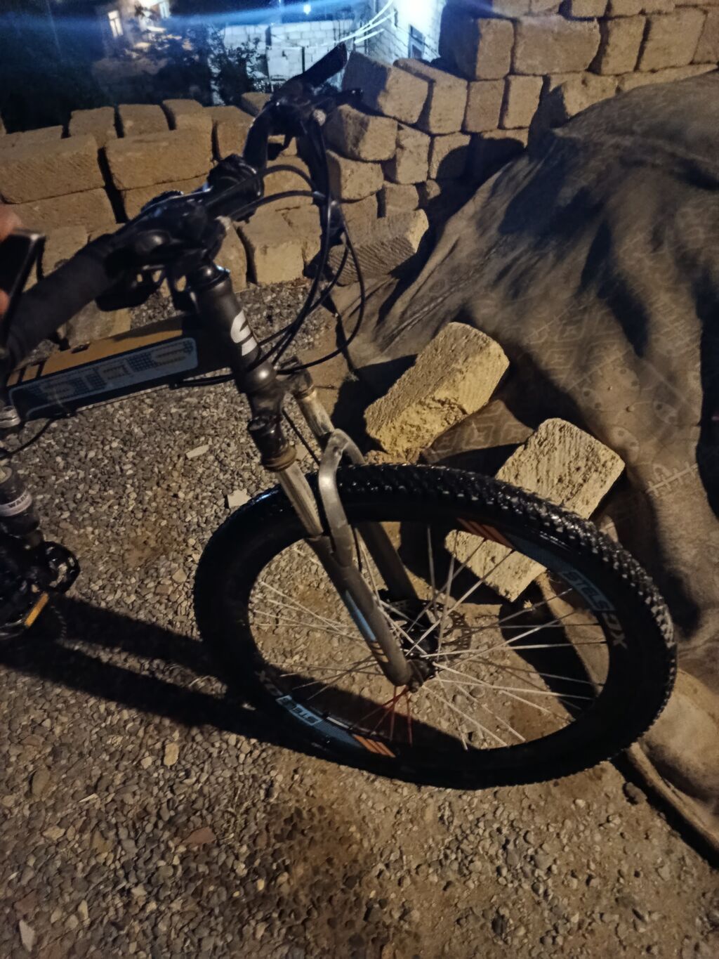 29 ölçülü dağ velosipedi. Şəkillərdə göründüyü kimi qara rəngli — Dağ velosipedləri, Xırdalan (3)
