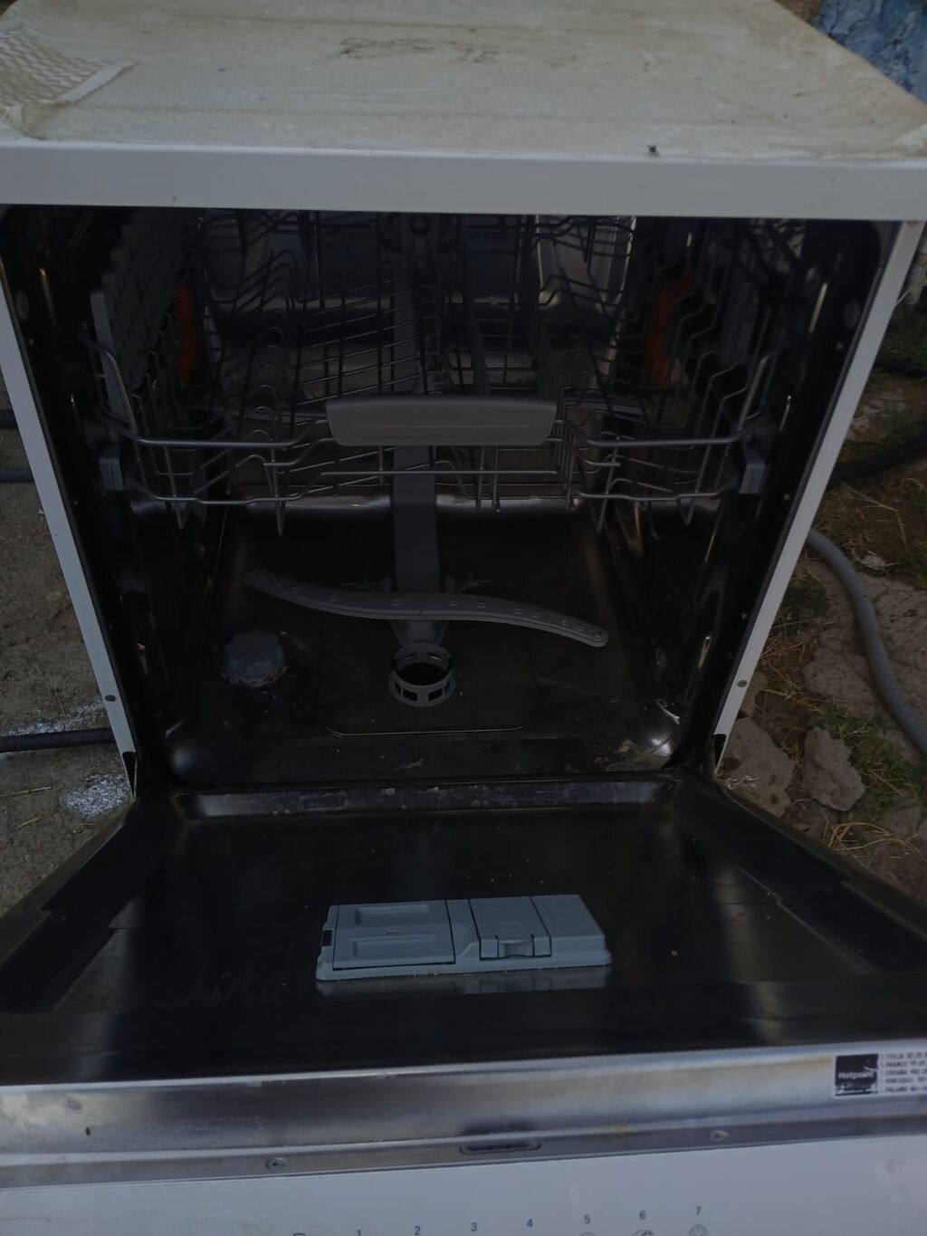 Hotpoint markalı qabyuyan maşın. Sərbəst dayanan, ağ rəngli modeldir — Mətbəx texnikası, Mehdiabad (2)