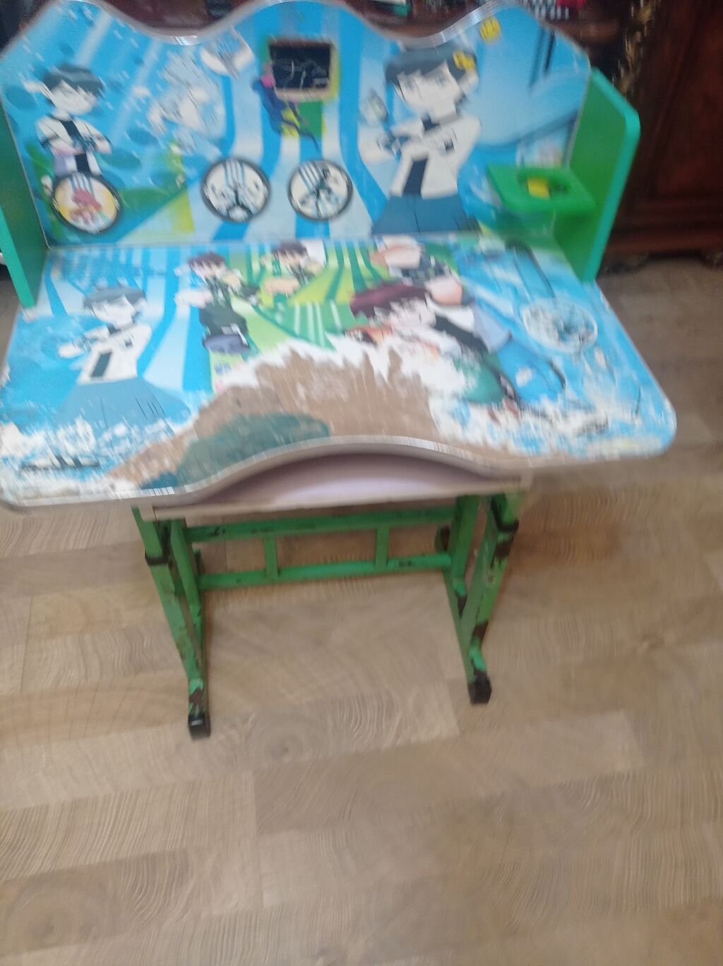 Ben 10 dizaynlı uşaq yazı masası. Masa rəngarəng Ben 10 personaj — Mebel, Bakı (4)