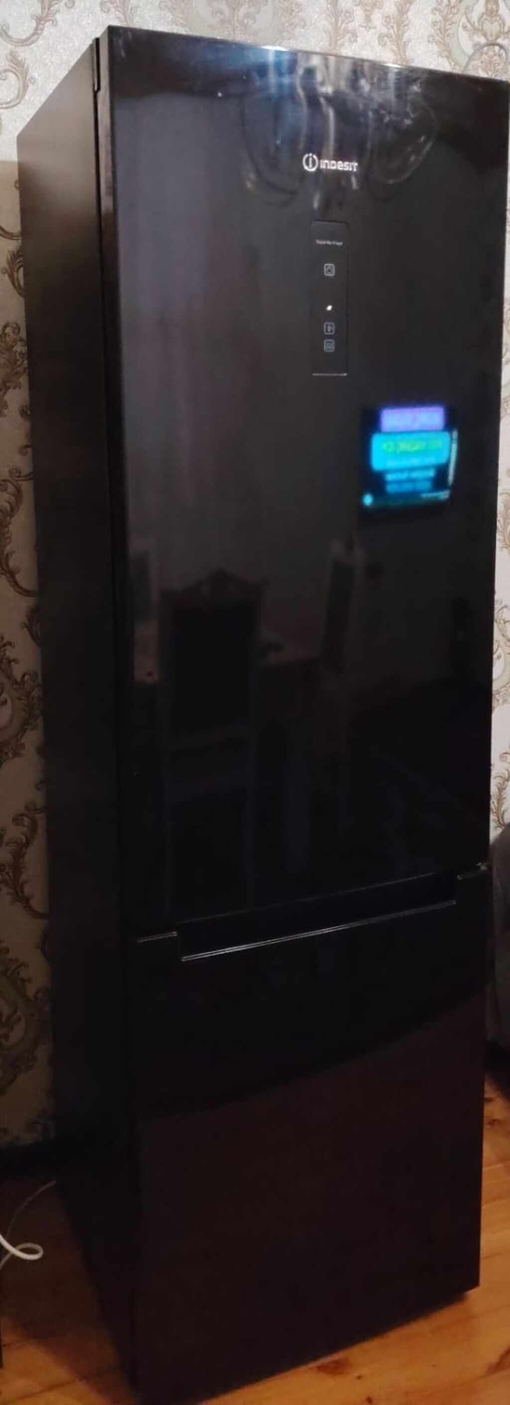 İşlənmiş 2 qapılı Indesit Soyuducu Satılır, rəng - Qara — Soyuducular, Digah