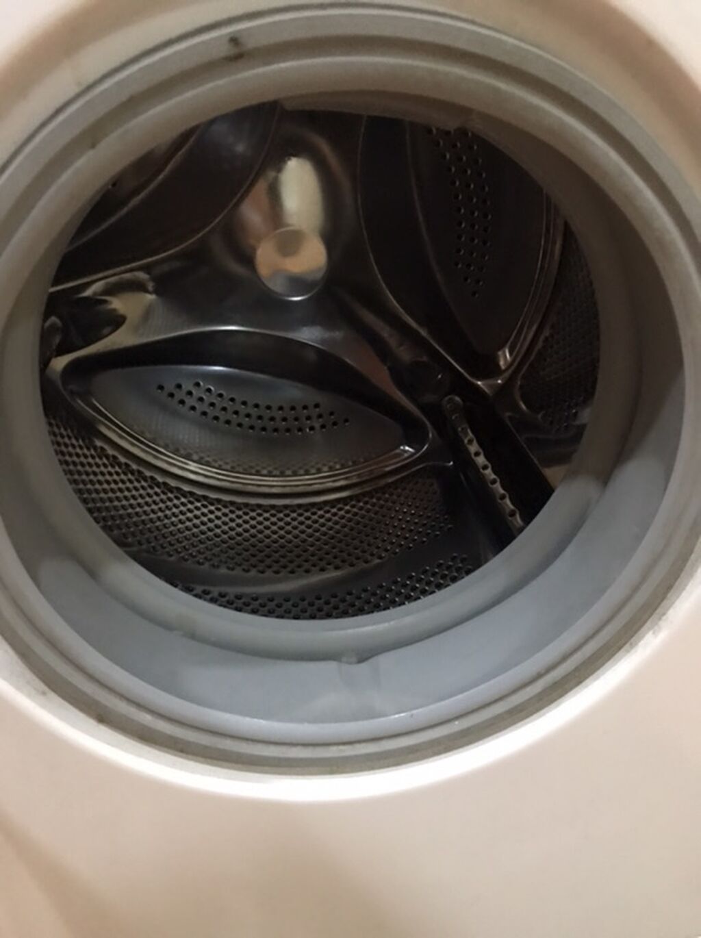 Siemens paltaryuyan maşın, ön yükləməli model. Ağ rəngdə korpus və — Paltaryuyan maşınlar, Masazır (2)