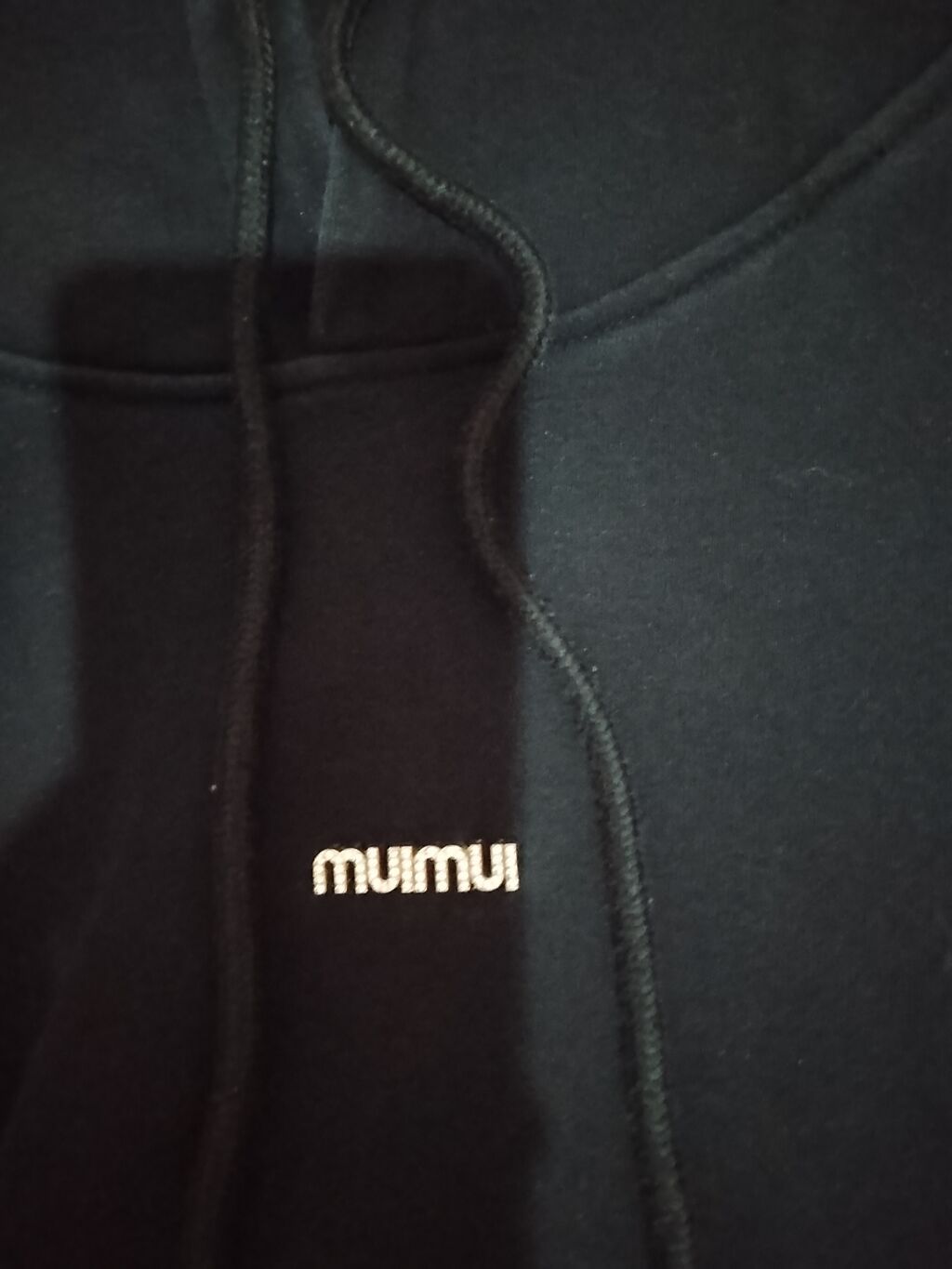 Qara rəngli kapüşonlu sviter (hoodie). Ön hissəsində kiçik ölçülü — Şəxsi əşyalar, Xırdalan (3)
