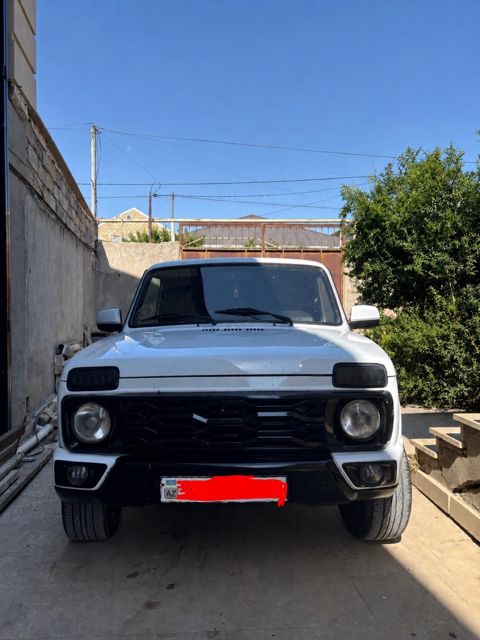 LADA (VAZ) Niva radiator barmaqlığı — Bakı