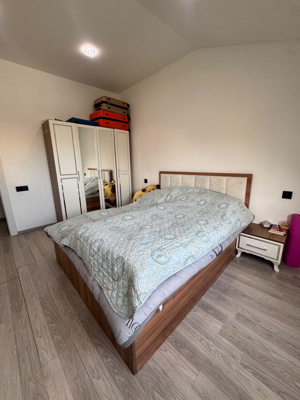 3 ay işlədilib. 650 manata satılır . Matras və əlavə döşək üstündə — Mebel, Bakı (8)