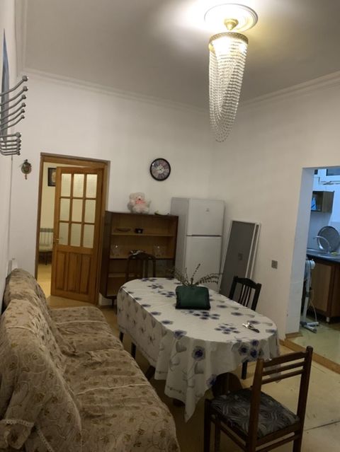 Kiraye ev verilir ! Telebe ve İşleyen xanımlar üçün! Ev İnqlabdadır — Bakı
