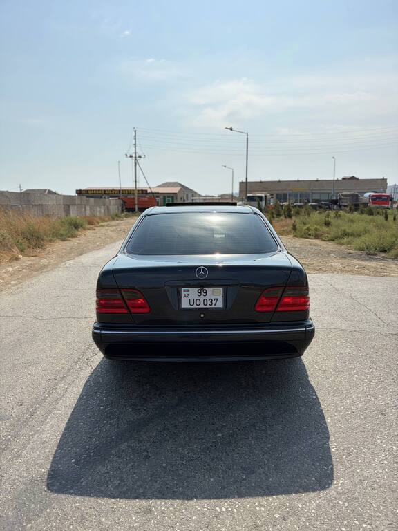 Mercedes E 320, 3.2 L, 1999 il, 419 000 km — Avtomobillər, Bakı (4)