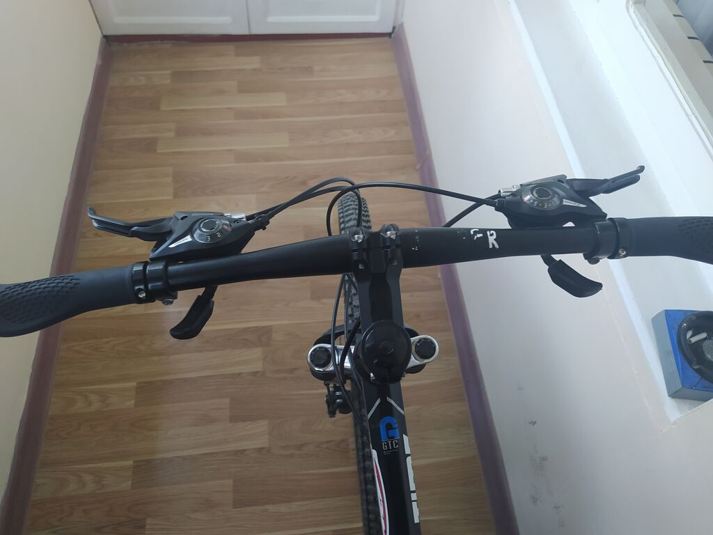 Dağ və şəhər sürüşləri üçün uyğun, sport üslublu velosiped. Əsas — Dağ velosipedləri, Bakı