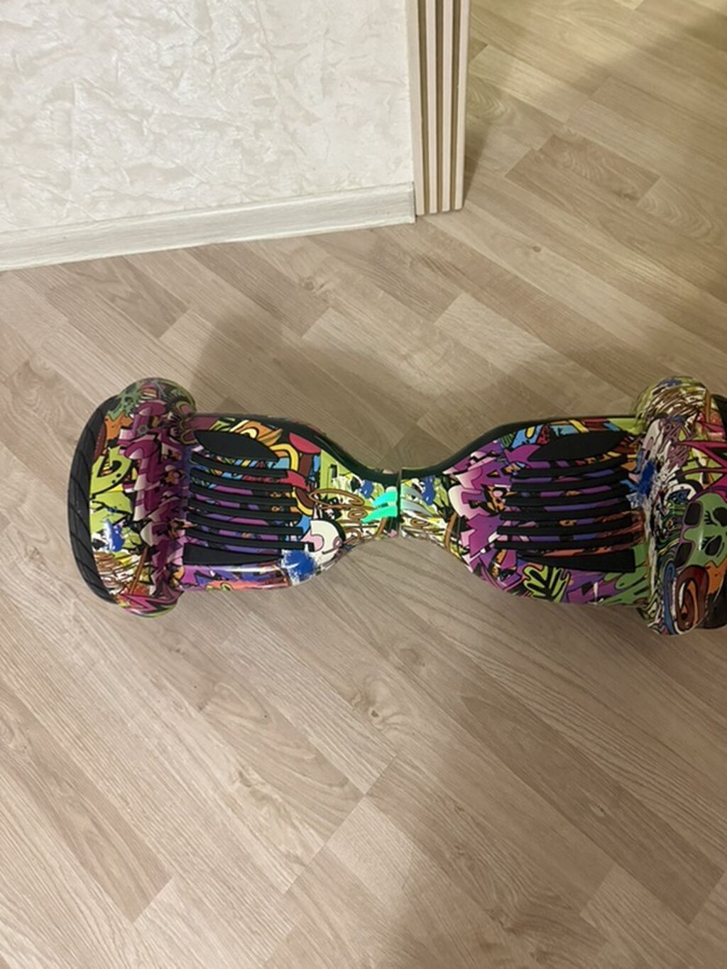 Rəngarəng qrafiti dizaynlı hoverboard (segway) təqdim olunur. Model — Mallar, Gəncə (2)