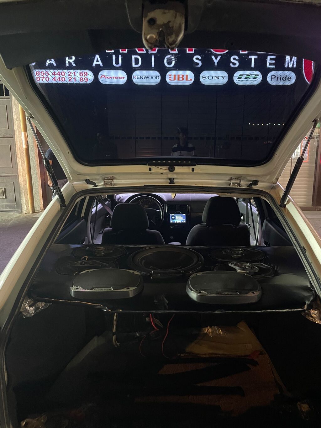Ağ rəngli Lada Priora sedan. Avtomobilin кузов görnüşü sedan — Avto, Bakı (3)
