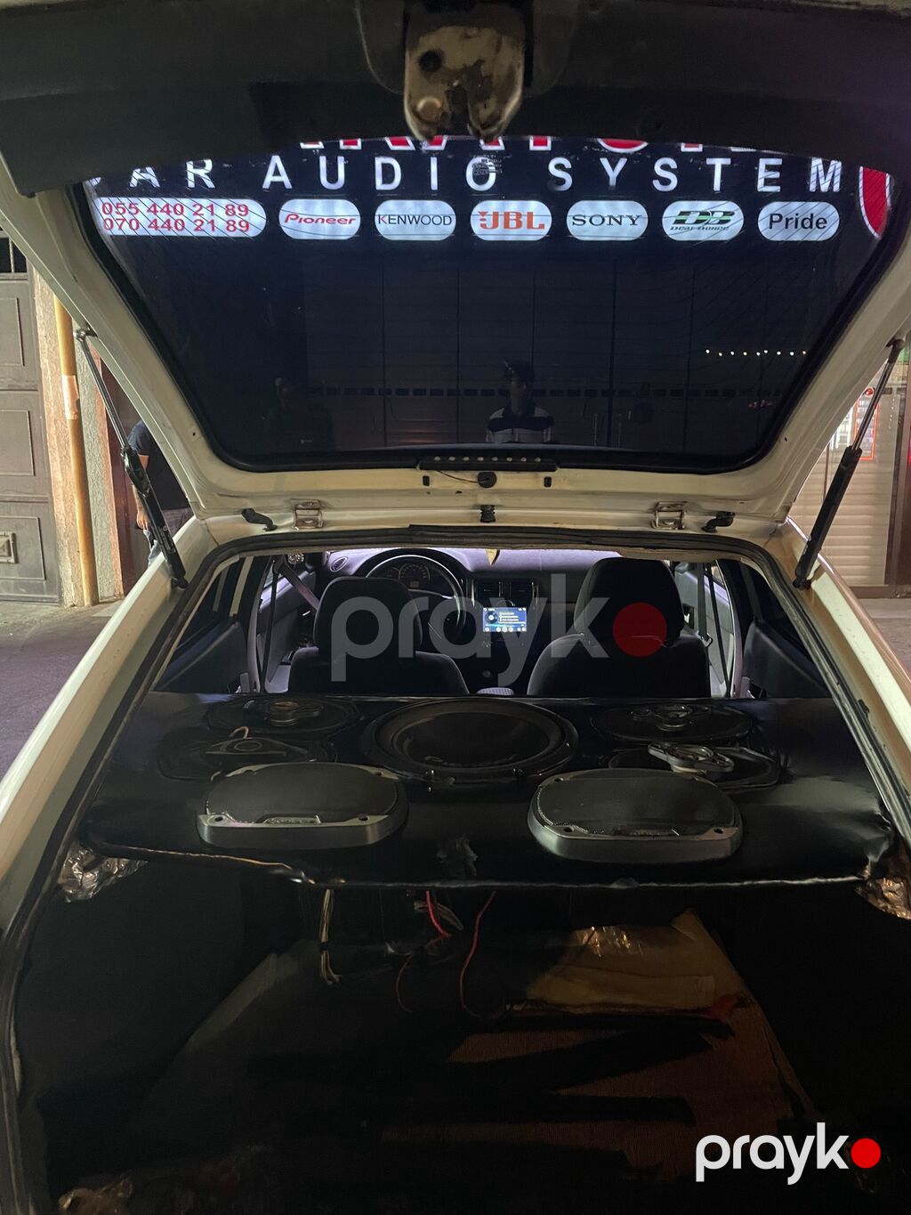 Ağ rəngli Lada Priora sedan. Avtomobilin кузов görnüşü sedan — Avto, Bakı (3)