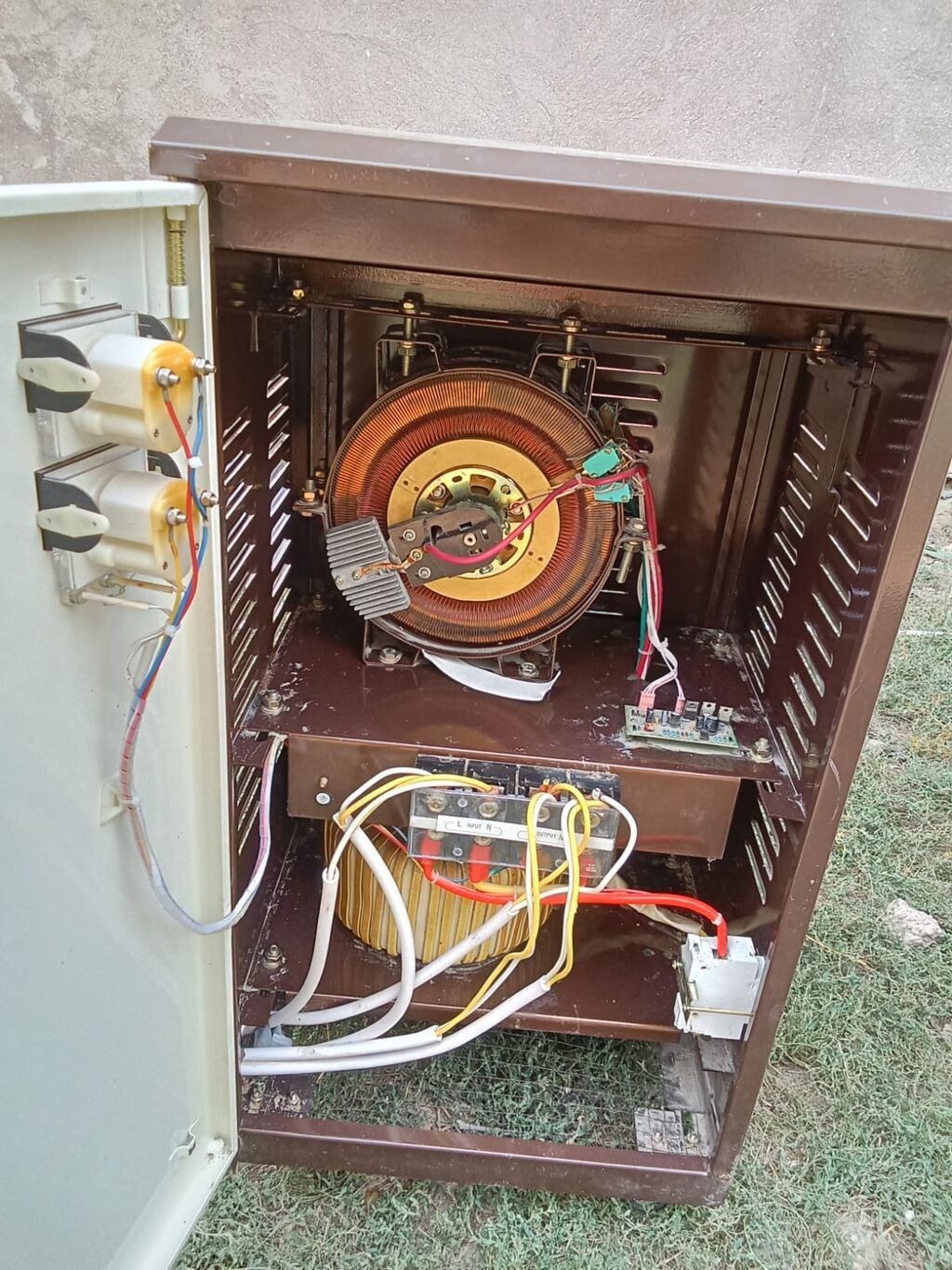 Avtomatik AC gərginlik stabilizatoru (Voltage Regulator). Cihaz giriş — Mallar, Xırdalan (2)