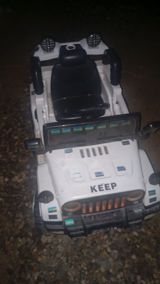 Uşaq üçün elektrikli oyuncağ maşın – Jeep üslubunda - Rəng: ağ-qara - — Goods