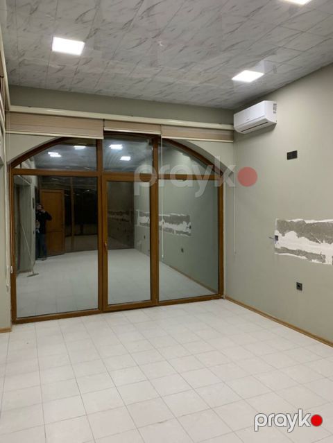 Villa – geniş həyət, hovuz və sauna - İki mərtəbəli, klassik üslubda
