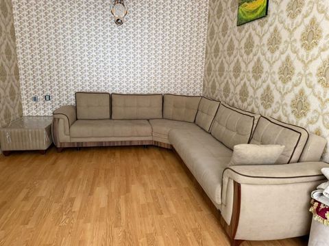 Kunc divan satilir. 750 azn. Olcusu 3.30x2. Acilir bazasi var. Ela — Qobu