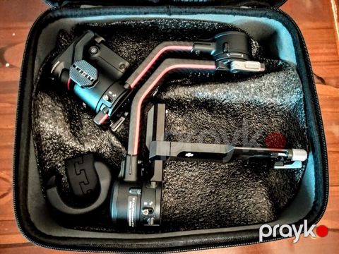 DJI markalı 3 oxlu kamera gimbalı. Videoçəkiliş zamanı kameranı sabit — Bakı