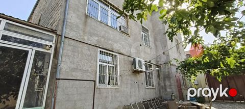 Qaraçuxur qəs. 6 otaqlı, 240 kv. m, Orta təmir